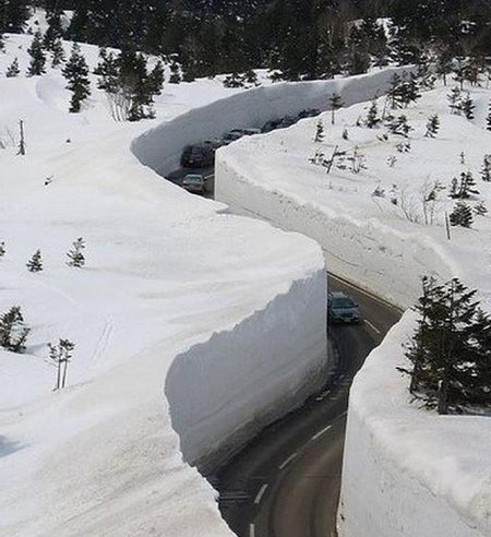 Neve cobre estrada