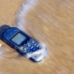 Cuidados para evitar que o seu celular morra afogado no verão